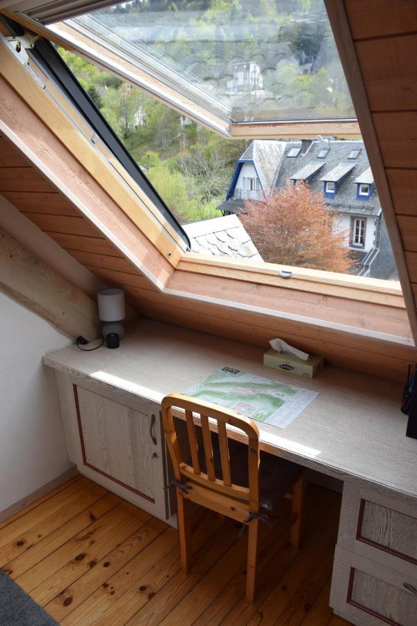 Petit Duplex De Charme Sous Les Toits Du Mont-Dore Exterior photo